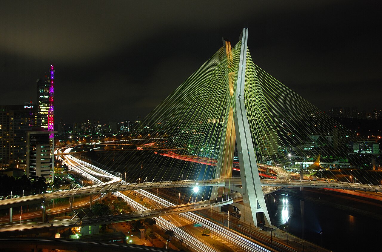 Ponte Estaiada Octávio Frias de Oliveira e região da Berrini, em São Paulo